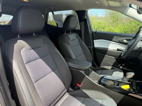 Used 2025 Chevrolet Trax LT FWD image 21
