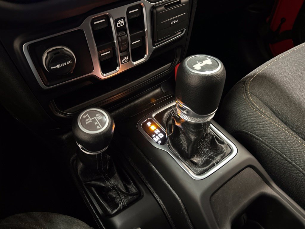 Used 2025 Jeep Wrangler Unlimited Sahara AWD/4WD image 23