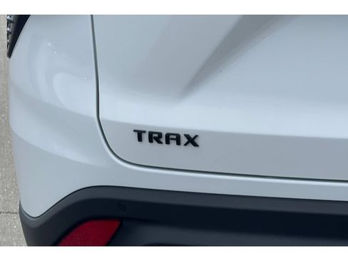 Used 2024 Chevrolet Trax RS w/ Sunroof Package FWD image 17