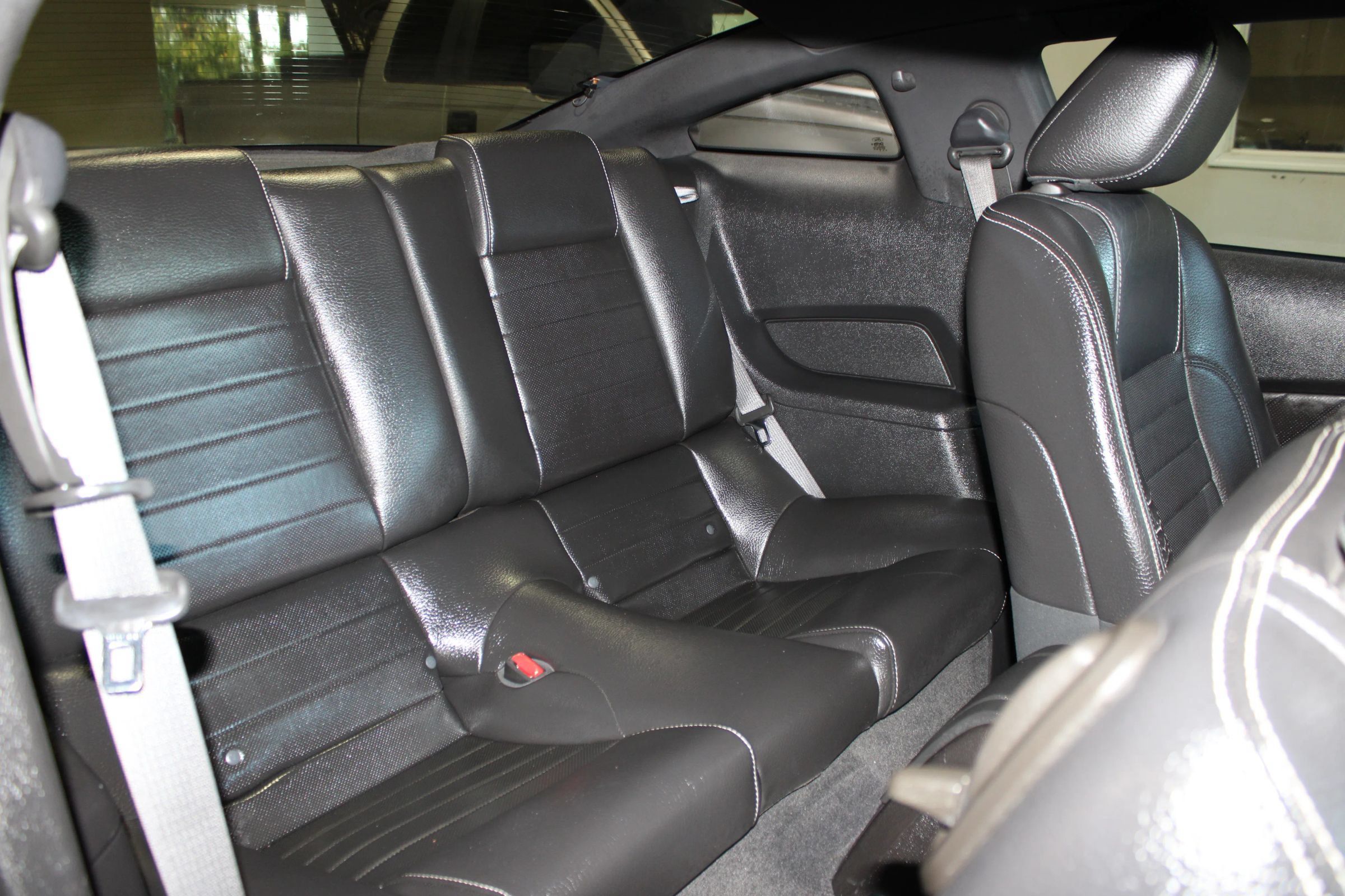 Used 2010 Ford Mustang Coupe RWD image 26