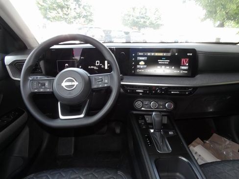 Used 2025 Nissan Kicks SV w/ SV Premium Package image 13