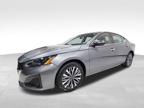 Used 2025 Nissan Altima 2.5 SV AWD/4WD image 8