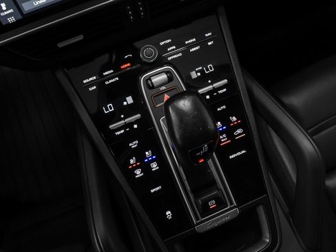 Certified 2021 Porsche Cayenne AWD/4WD image 31
