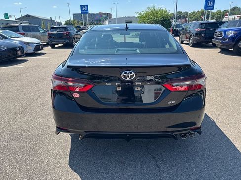 Used 2022 Toyota Camry SE FWD image 6
