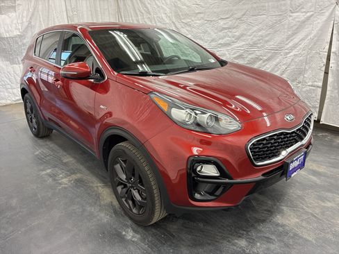 Certified 2022 Kia Sportage LX w/ LX AWD Value Edition Package image 2