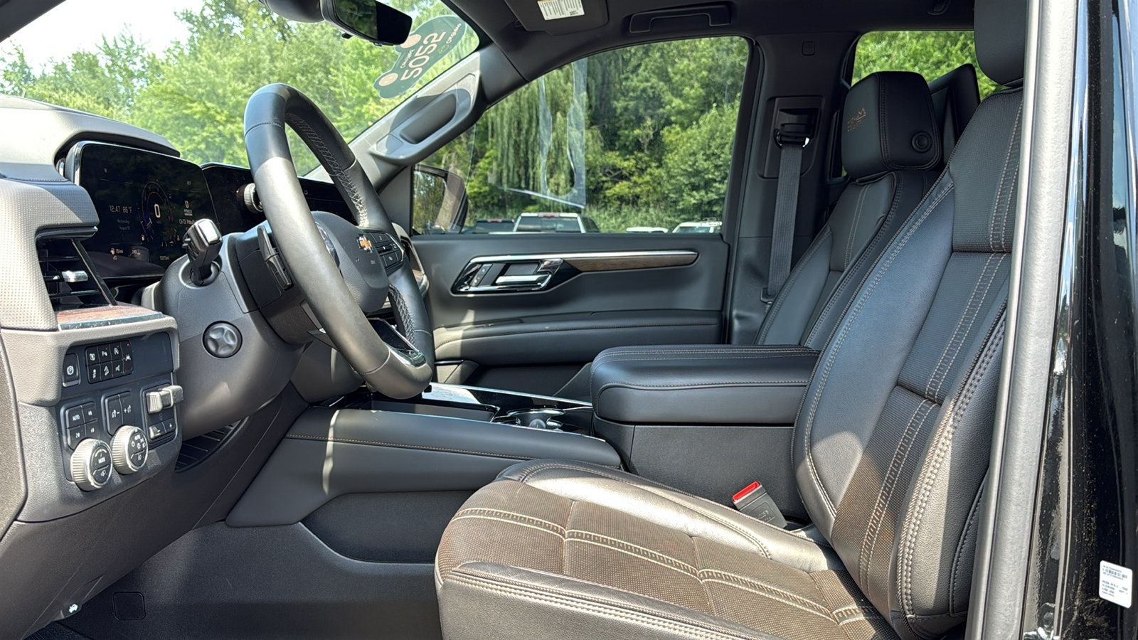 Used 2025 Chevrolet Tahoe High Country AWD/4WD image 13