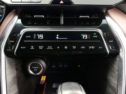 Used 2024 Toyota Venza XLE image 20