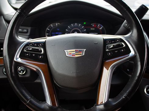 Used 2018 Cadillac Escalade Luxury AWD/4WD image 17