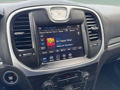 Used 2020 Chrysler 300 Touring w/ Sport Appearance Package image 11