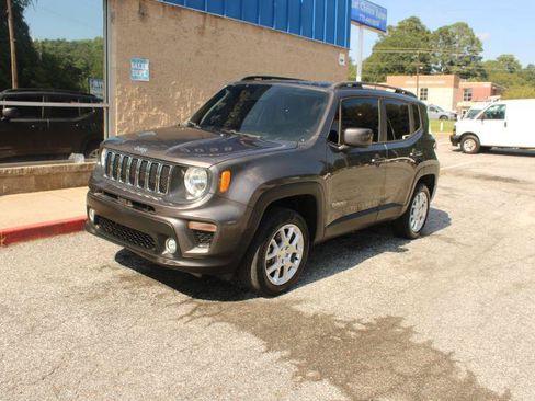 Used 2019 Jeep Renegade Latitude w/ Cold Weather Group AWD/4WD image 3