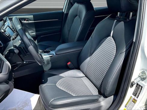 Used 2020 Toyota Camry SE FWD image 19