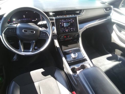 Used 2023 Jeep Grand Cherokee L Laredo image 15