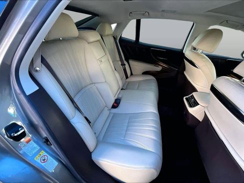 Used 2018 Lexus LS 500 w/ Interior Upgrade Package RWD image 20