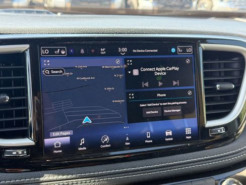Used 2024 Chrysler Pacifica Limited FWD image 16