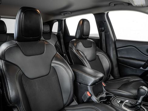 Used 2018 Jeep Cherokee Latitude Plus image 22