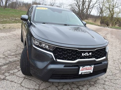 Used 2023 Kia Sorento LX image 10