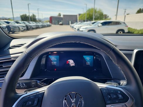 Used 2024 Volkswagen Atlas Cross Sport SE image 10