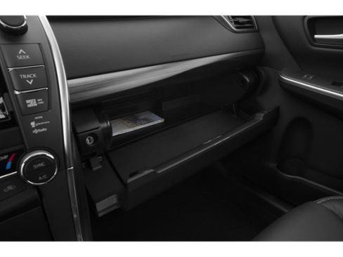 Used 2015 Toyota Camry LE image 17