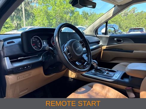 Used 2024 Kia Carnival LX FWD image 5