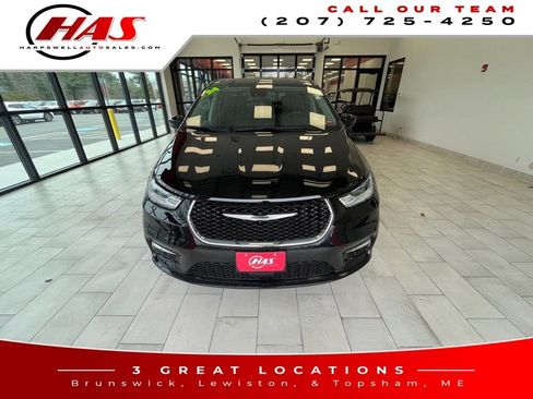 Used 2024 Chrysler Pacifica Touring-L FWD image 8
