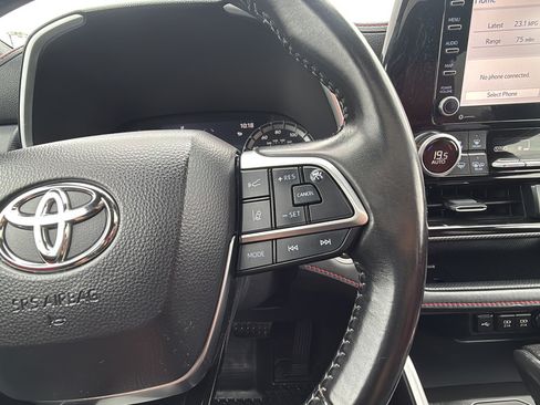 Used 2021 Toyota Highlander XSE AWD/4WD image 15