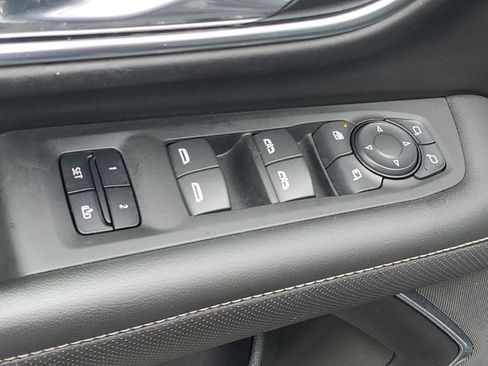 Certified 2023 GMC Yukon SLT w/ SLT Luxury Package AWD/4WD image 17