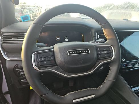 Used 2022 Jeep Wagoneer Series II AWD/4WD image 5