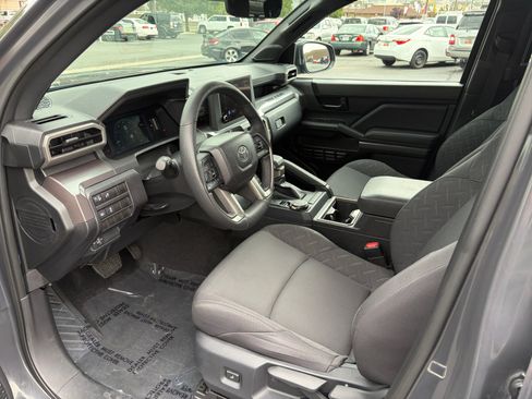 Certified 2025 Toyota Tacoma SR5 AWD/4WD image 9
