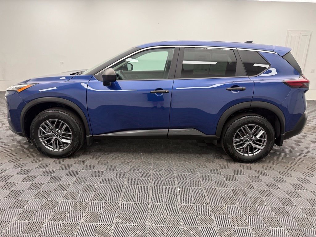 Used 2023 Nissan Rogue S AWD/4WD image 11