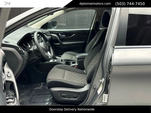 Used 2018 Nissan Rogue Sport SV image 17