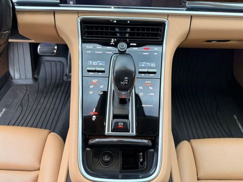 Used 2018 Porsche Panamera 4 AWD/4WD image 18