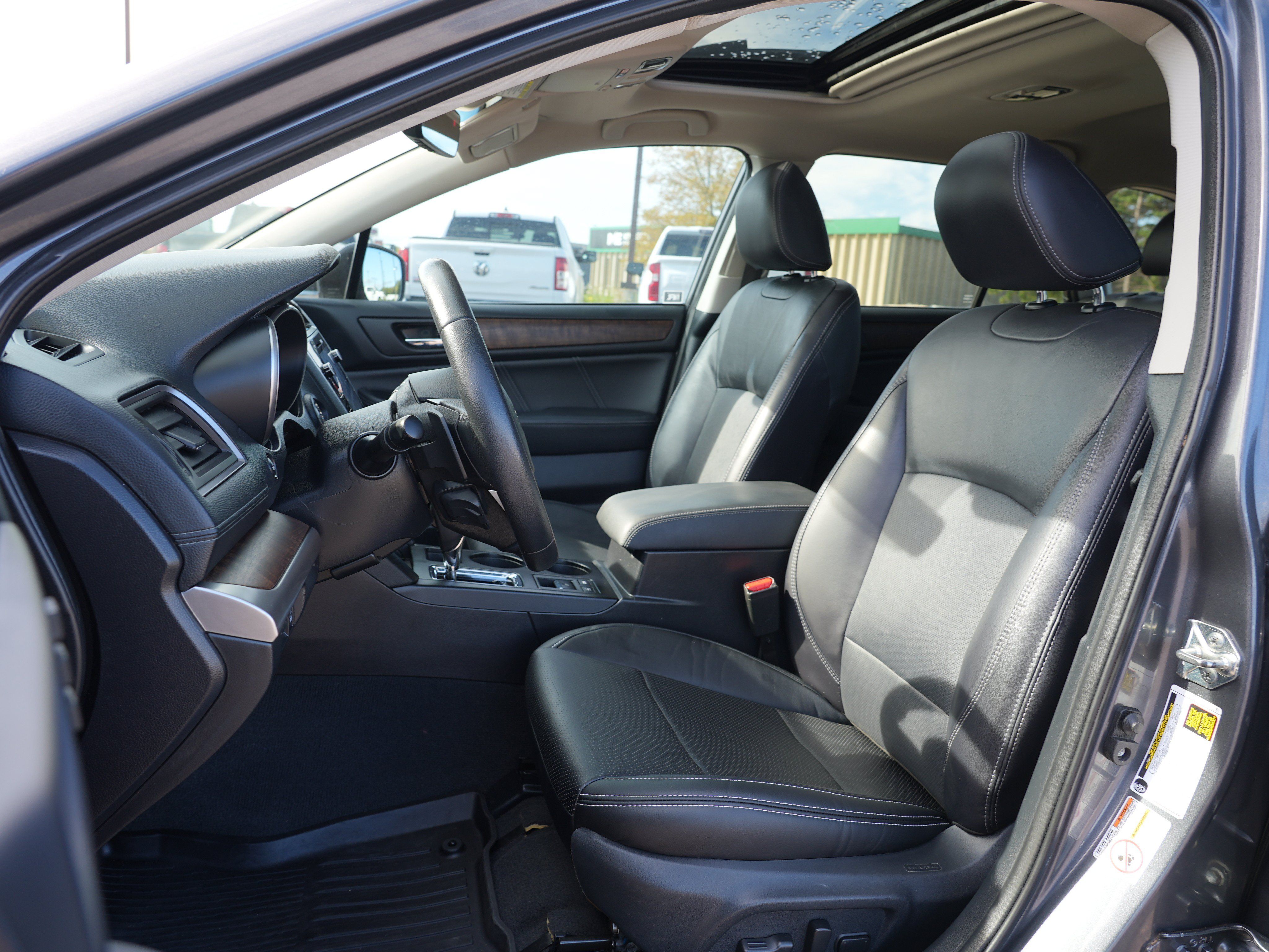 Used 2018 Subaru Outback 3.6R Limited AWD/4WD image 12