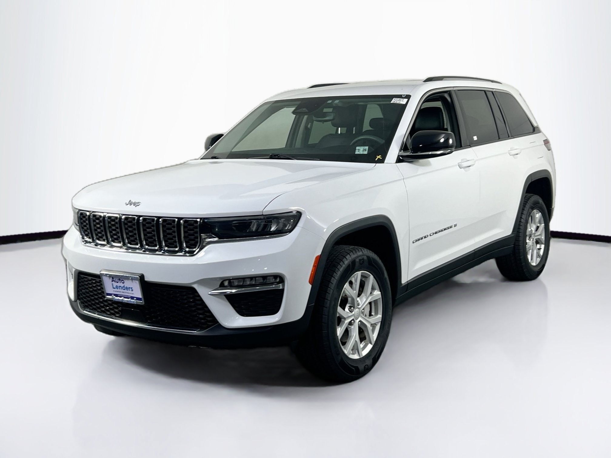 Used 2023 Jeep Grand Cherokee Limited AWD/4WD image 1