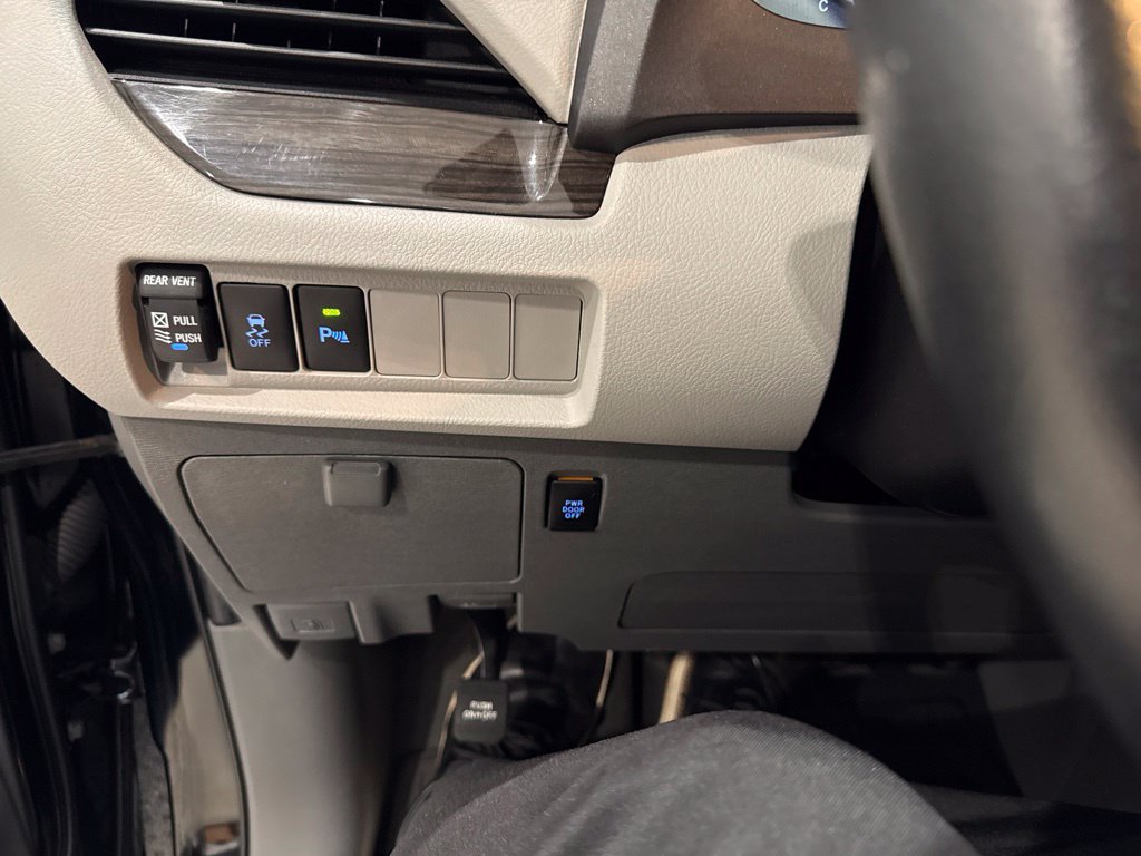 Used 2020 Toyota Sienna XLE w/ XLE Navigation Package AWD/4WD image 36