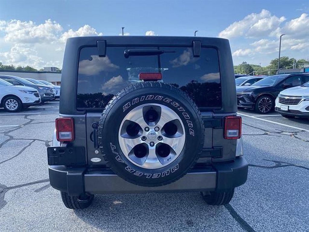 Used 2017 Jeep Wrangler Unlimited Sahara w/ Connectivity Group AWD/4WD image 31
