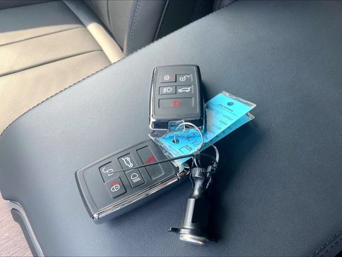 Used 2023 Land Rover Range Rover SE AWD/4WD image 13