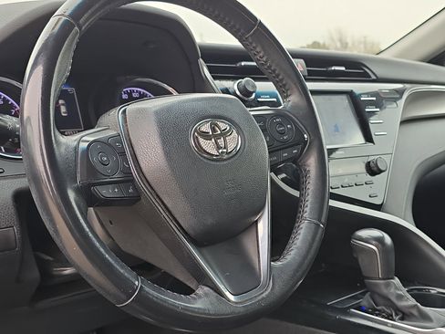 Used 2020 Toyota Camry SE image 13