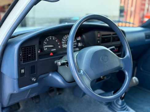 Used 1992 Toyota Pickup Deluxe AWD/4WD image 15
