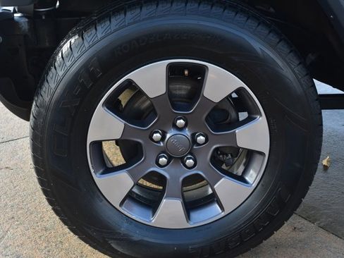 Used 2018 Jeep Wrangler Unlimited Sahara image 9