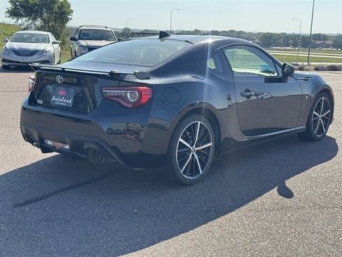 Used 2020 Toyota 86 RWD image 4