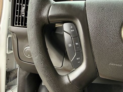Used 2015 Chevrolet Express 2500 RWD image 22