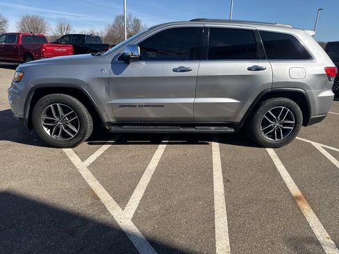 Used 2017 Jeep Grand Cherokee Limited image 8