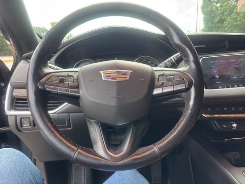 Used 2020 Cadillac XT4 Premium Luxury FWD image 10