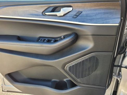 New 2025 Jeep Grand Cherokee L Limited w/ Black Appearance Package image 23