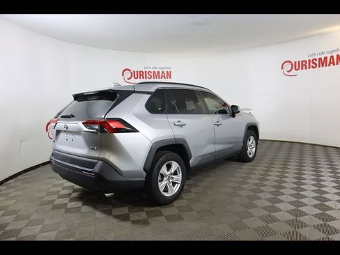 Used 2021 Toyota RAV4 XLE w/ Convenience Package FWD image 9