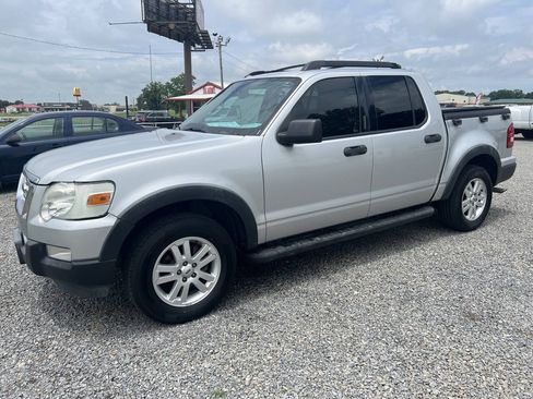 Used 2010 Ford Explorer Sport Trac XLT RWD image 2