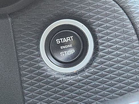 Used 2019 Land Rover Range Rover Velar R-Dynamic SE AWD/4WD image 20