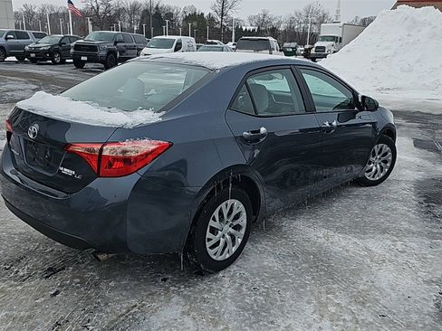 Used 2018 Toyota Corolla LE image 3