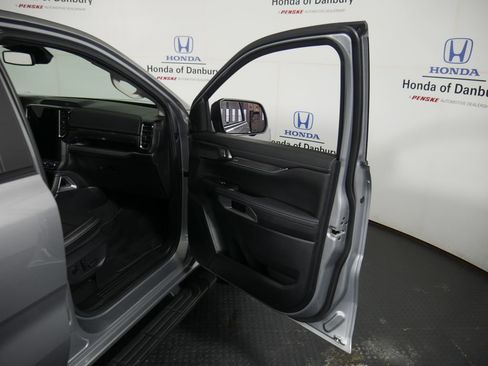 Used 2024 Ford Ranger Lariat w/ FX4 Off-Road Package image 7