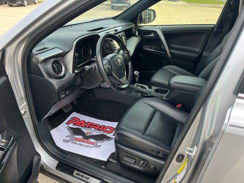 Used 2018 Toyota RAV4 SE w/ Power Extra Value Package image 8